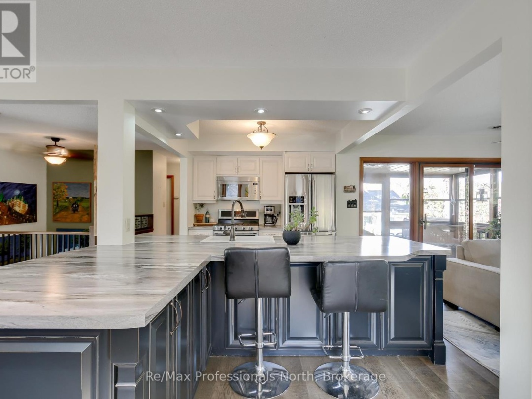 324 Bethune Drive N, Gull Lake