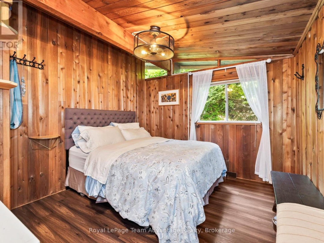 24 B717 ISABELLA ISLAND, 