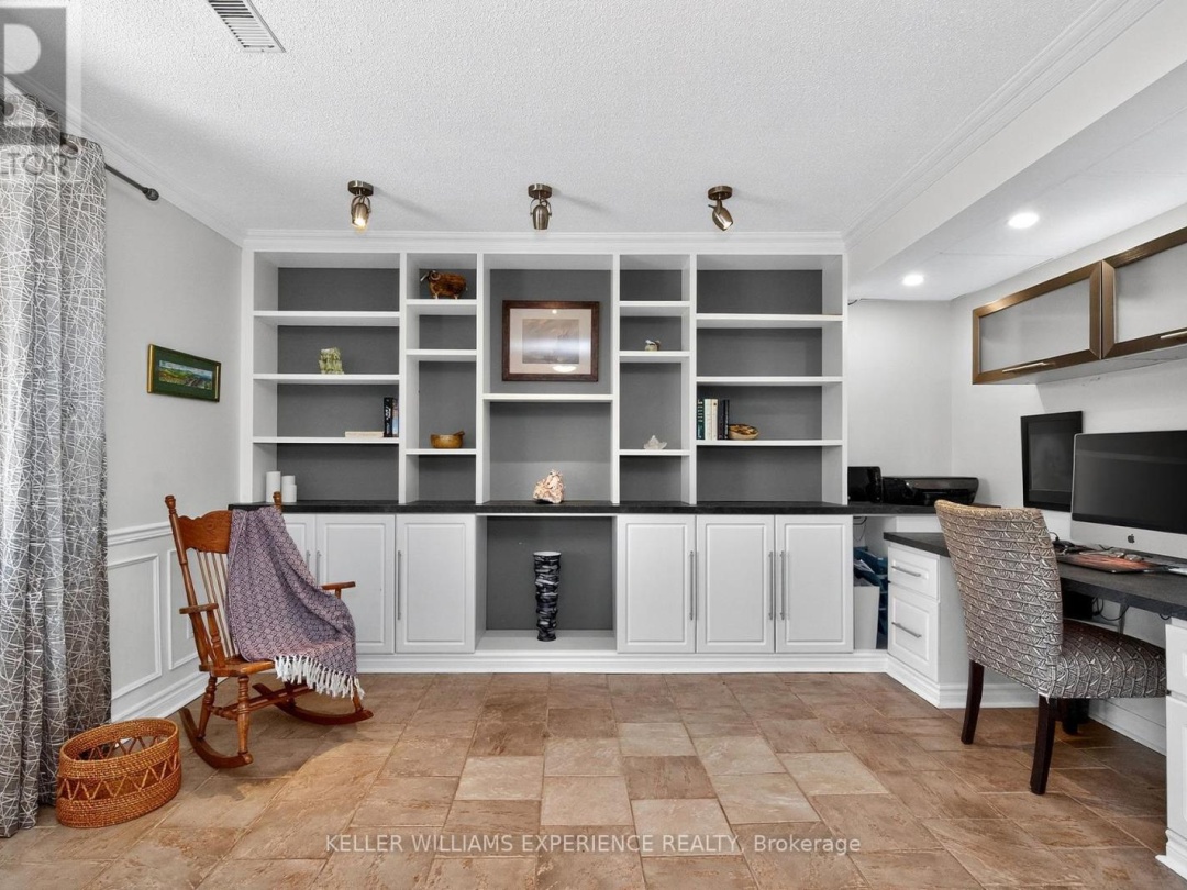 8 THATCHER PLACE, 