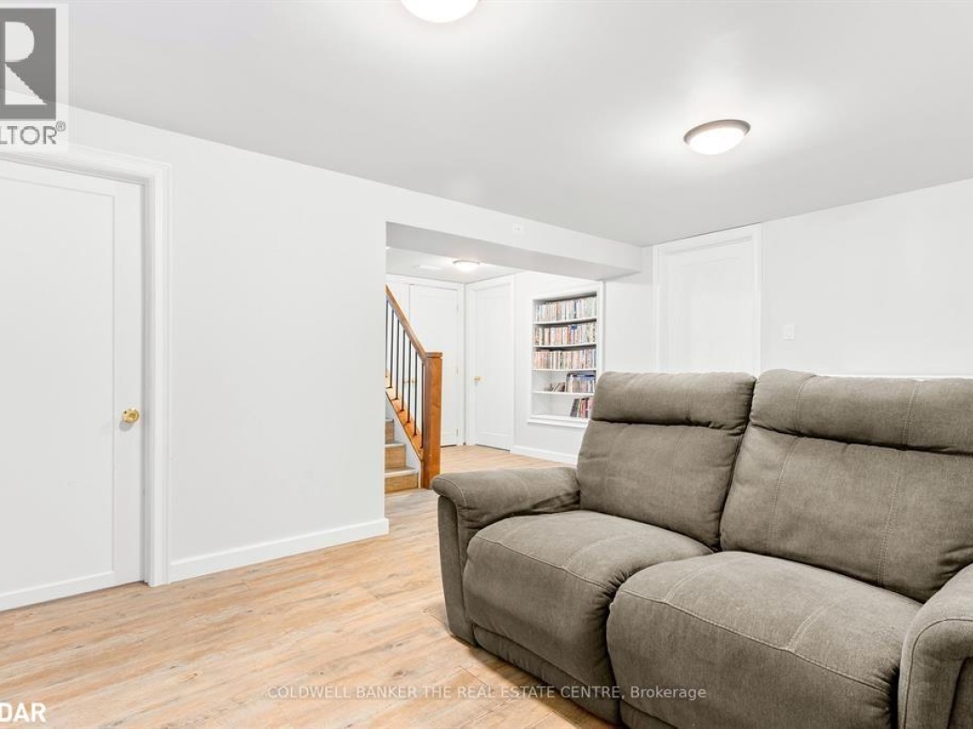 7 LEACH Street, 