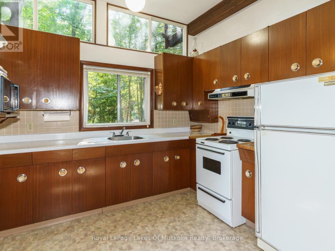 1363 West Oxbow Lake Road, Oxbow Lake