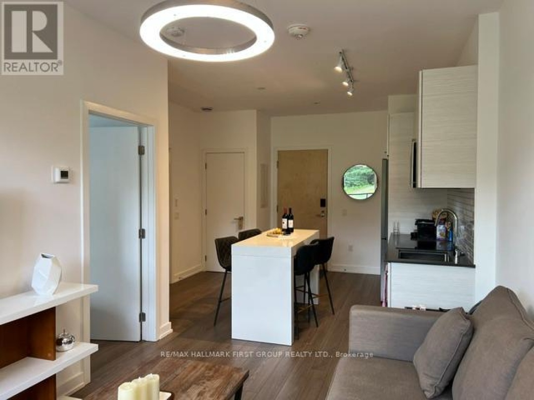 104 - 120 CARRICK TRAIL, 
