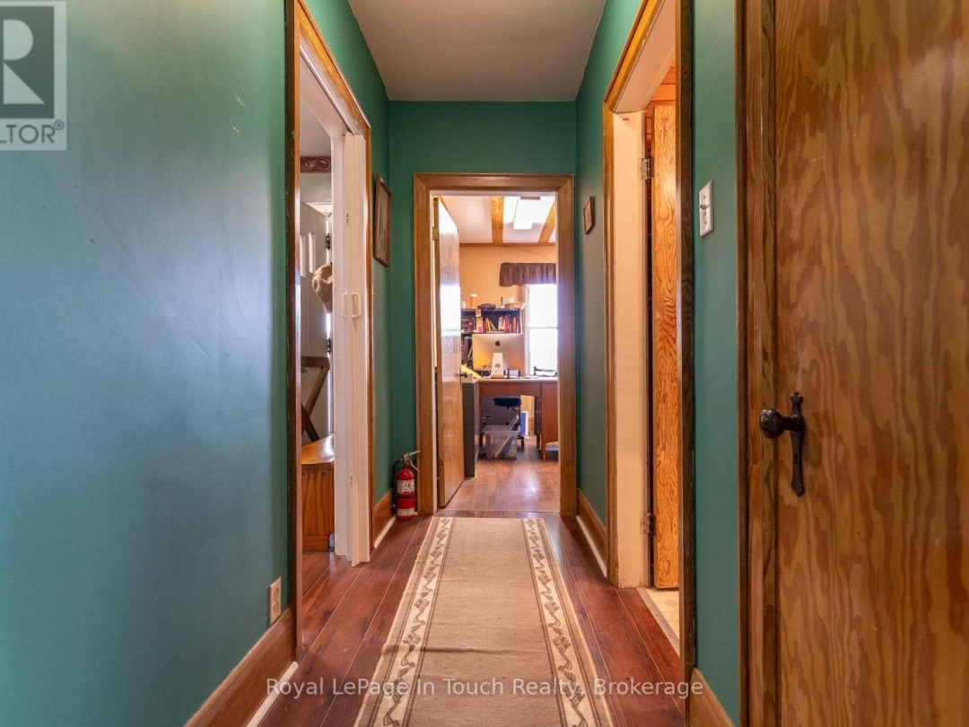 2596 HONEY HARBOUR ROAD, 