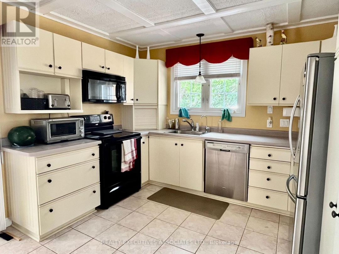 22 LAKEVIEW BOULEVARD, 