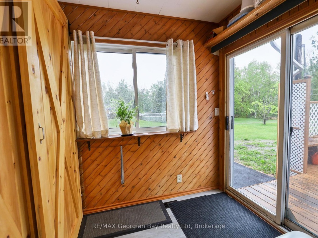 3485 Fraser Lane, Tay