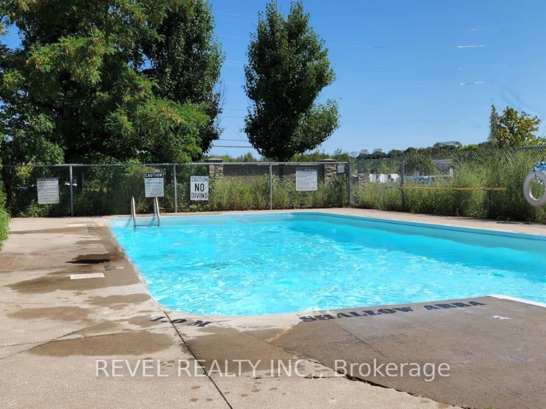 36 800 West Ridge Boulevard, Orillia
