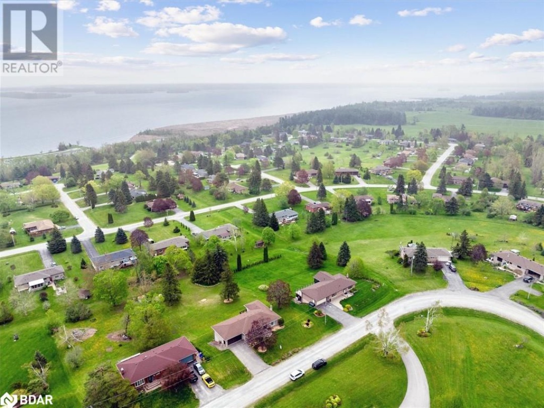 381 Country Club Circle, Pigeon Lake