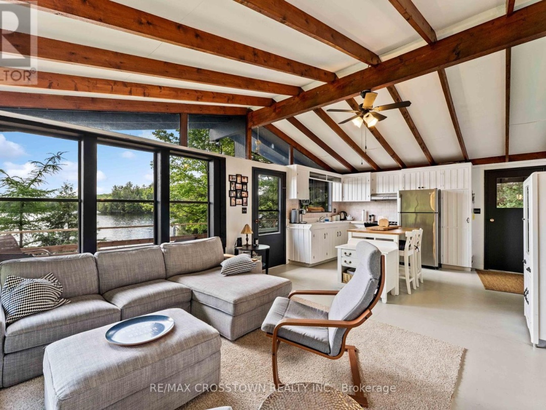228 Macbeth Island, Wood Lake