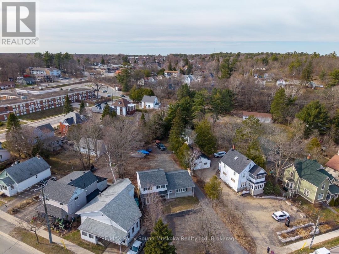 2 WILLIAM STREET, Parry Sound