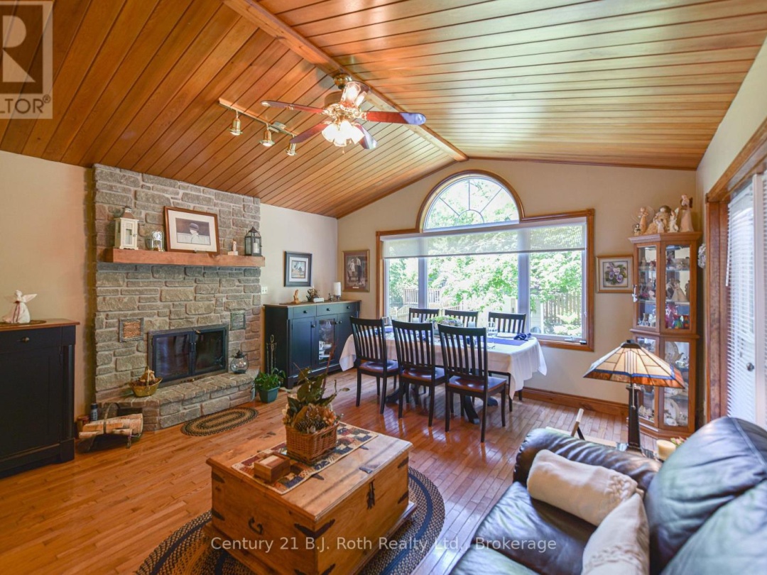 297 MATCHEDASH STREET N, 
