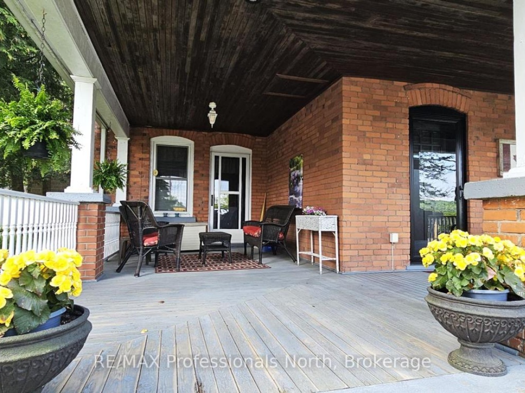 133 MAIN STREET W, 