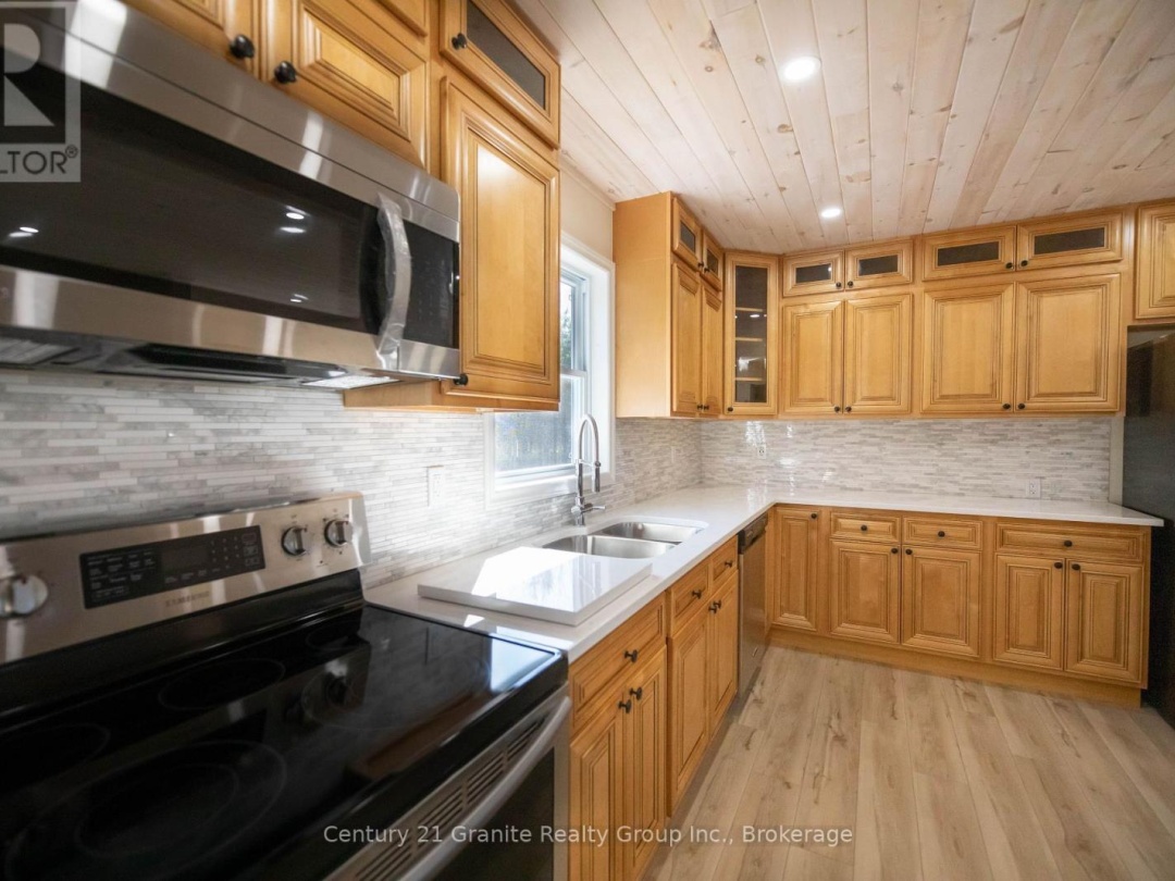 1160 KENNISIS LAKE ROAD W, 