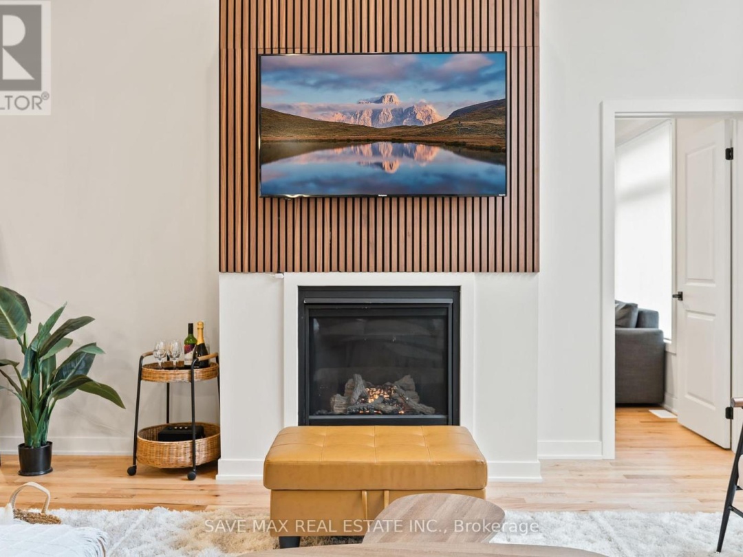 1049 GREENSVIEW DRIVE, 