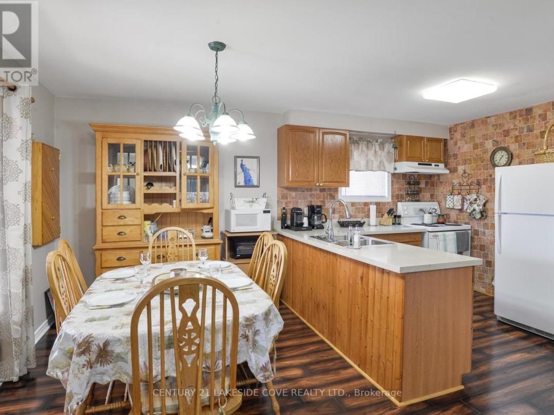 2597 Lakeshore Drive, Ramara