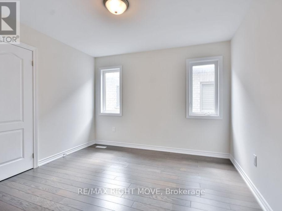 3117 Orion Boulevard, Orillia