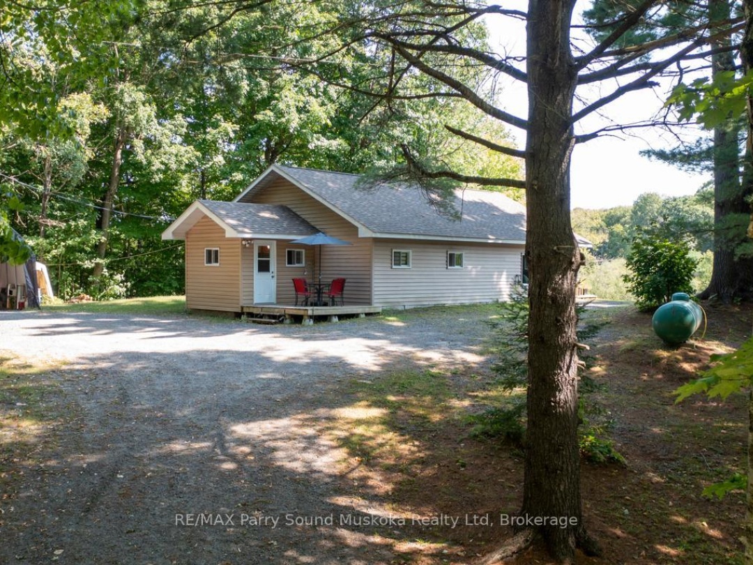 7 Blackstone Lake Road, Blackstone Lake