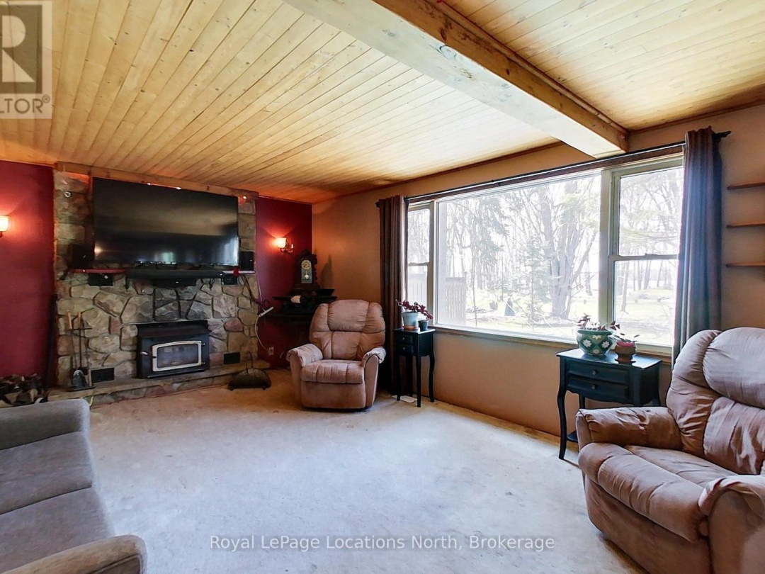 239 Monck Rd Cty 45, Young Lake