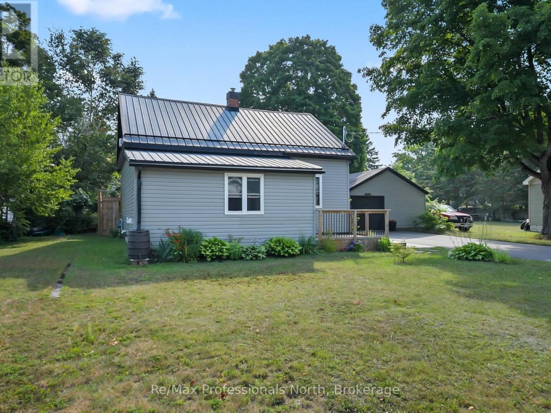 450 MARY STREET N, 
