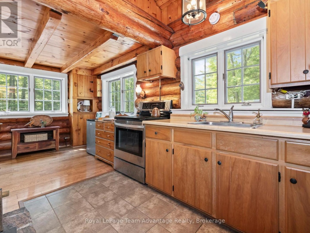 25 LIMBERT LANE N, 