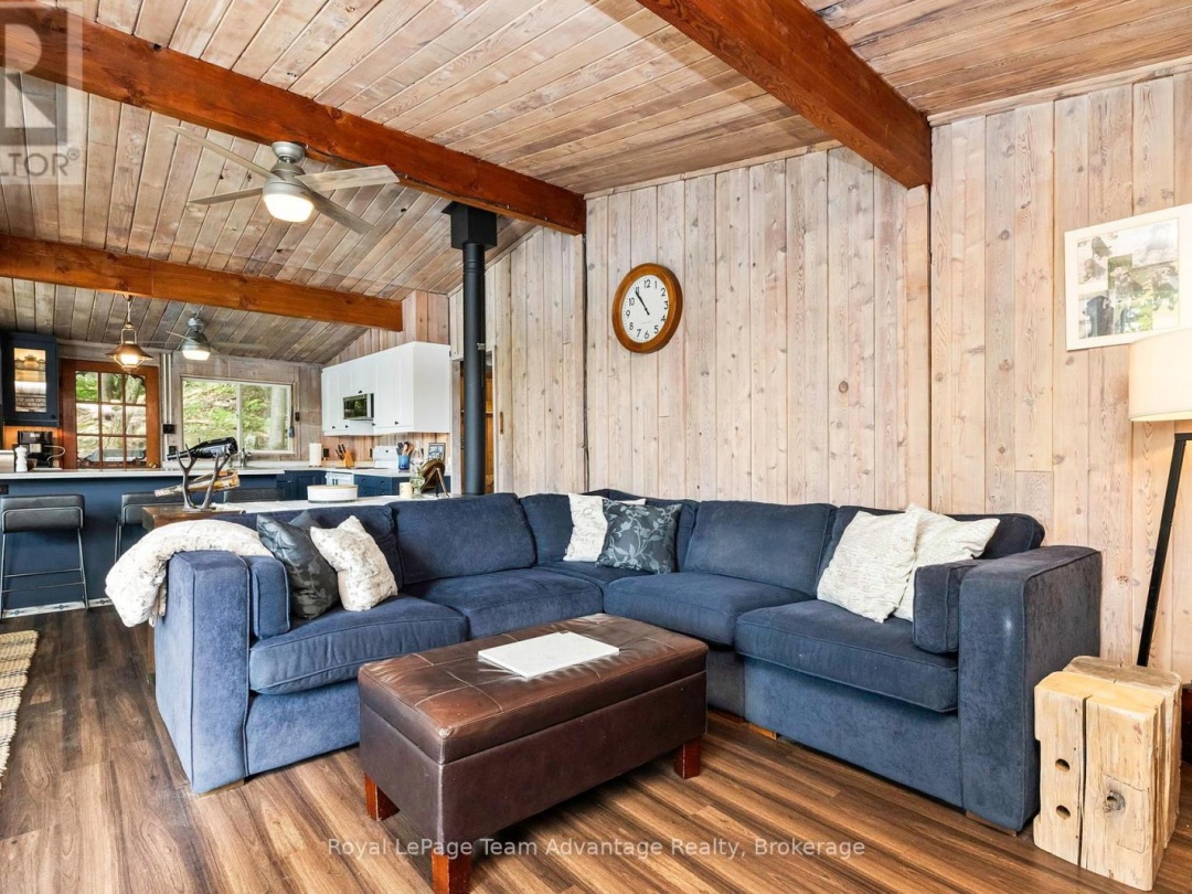 24 B717 ISABELLA ISLAND, 