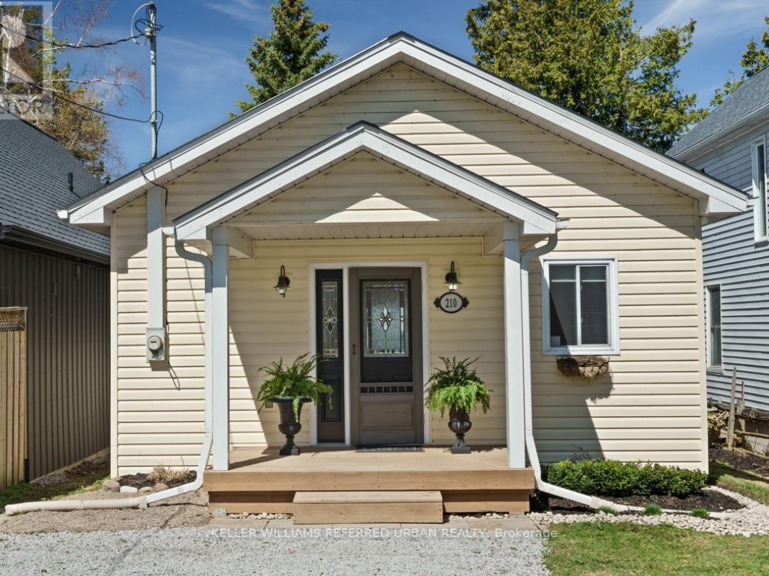210 Morrison Avenue, Lake Simcoe