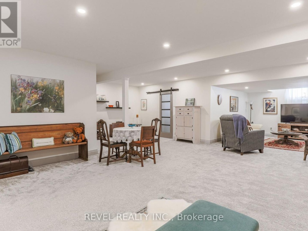 35 BRUCE CRESCENT, 