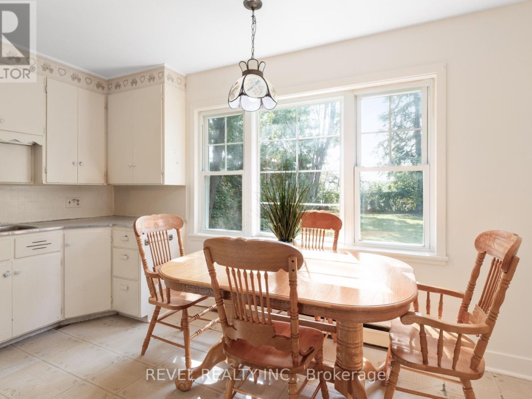 72 KING STREET W, 