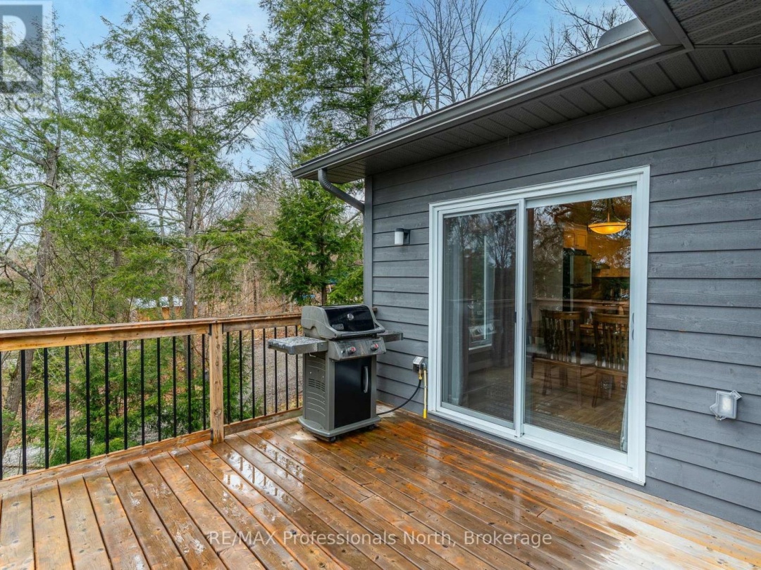 5997 Kennisis Lake Road, Kennisis Lake