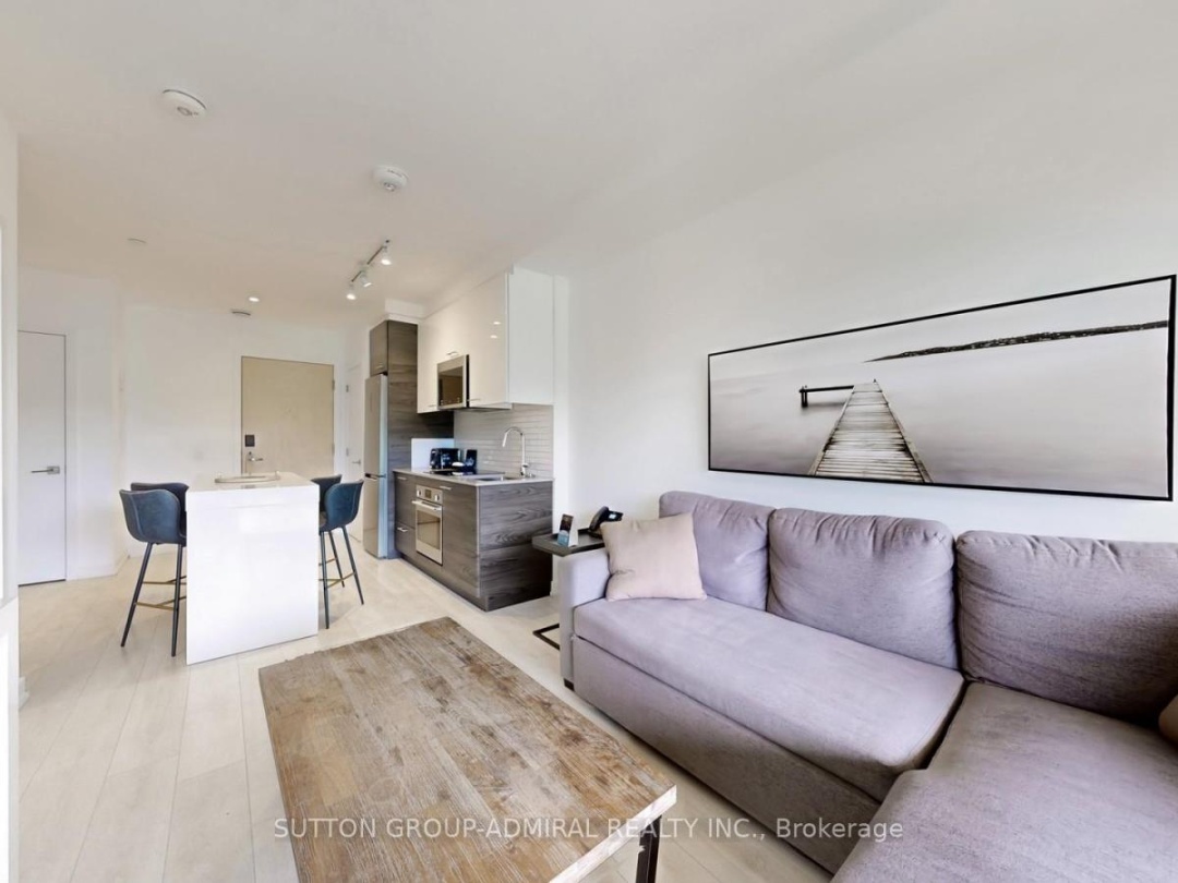 209 - 120 CARRICK TRAIL, 