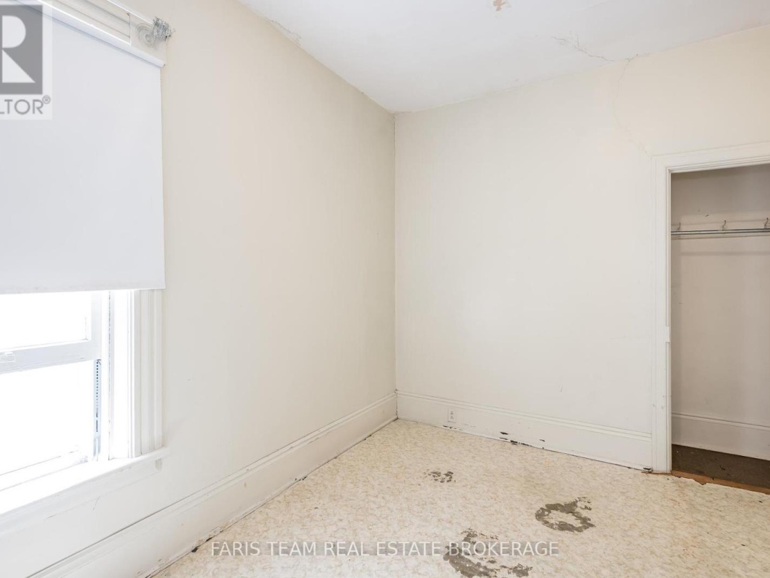 9 BORLAND STREET E, 