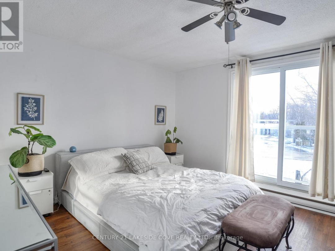 Unit 5 4 Paradise Boulevard, Lake Simcoe