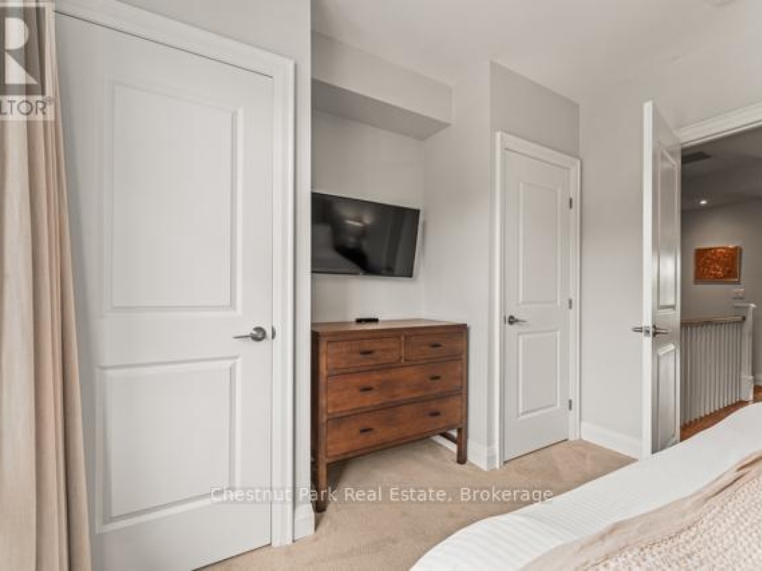 B206 - 1869 MUSKOKA ROAD 118 ROAD W, 