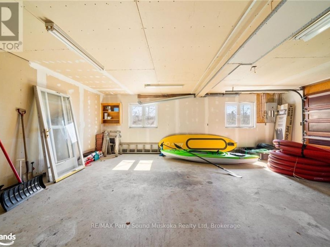 68 Pinewood Road, Long Lake