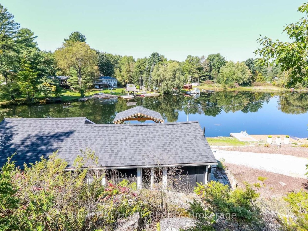 8150 Laidlaw Avenue, Severn Lake
