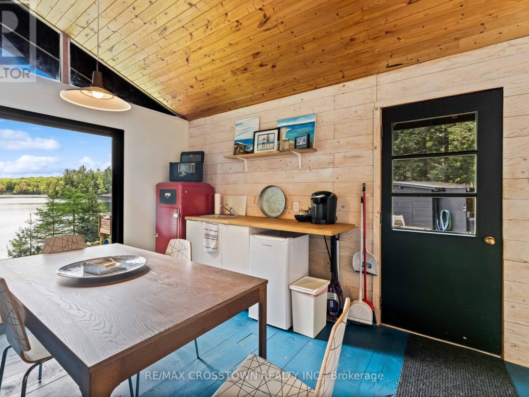 228 Macbeth Island, Wood Lake