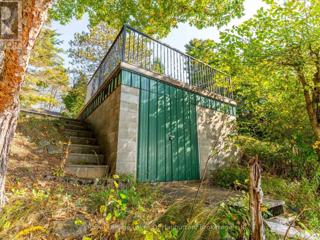 1070 Frank's Lane, Maple Lake
