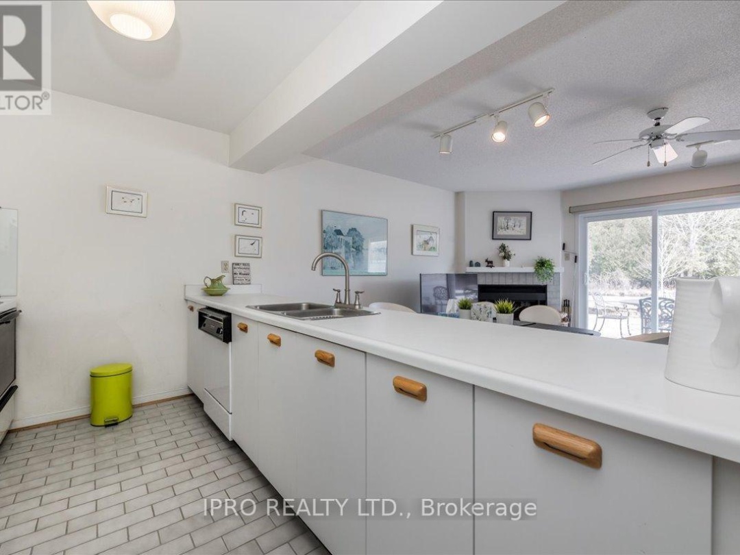 21 71 Laguna Parkway Parkway, Lake Simcoe