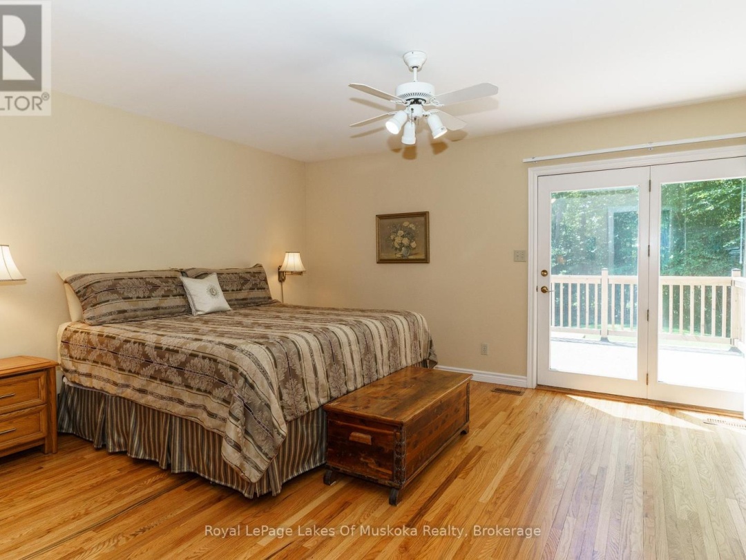 1020 AMELIA CRESCENT, 