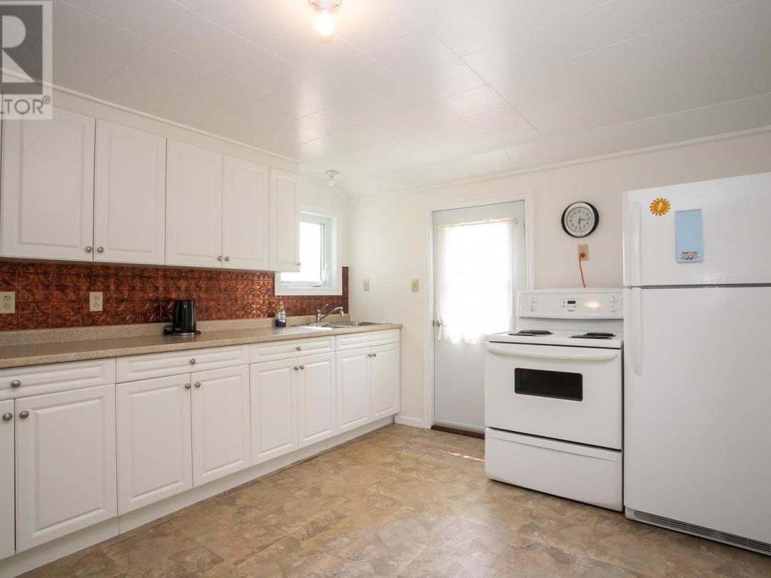 7940 Highway 17 E, Johnson Township