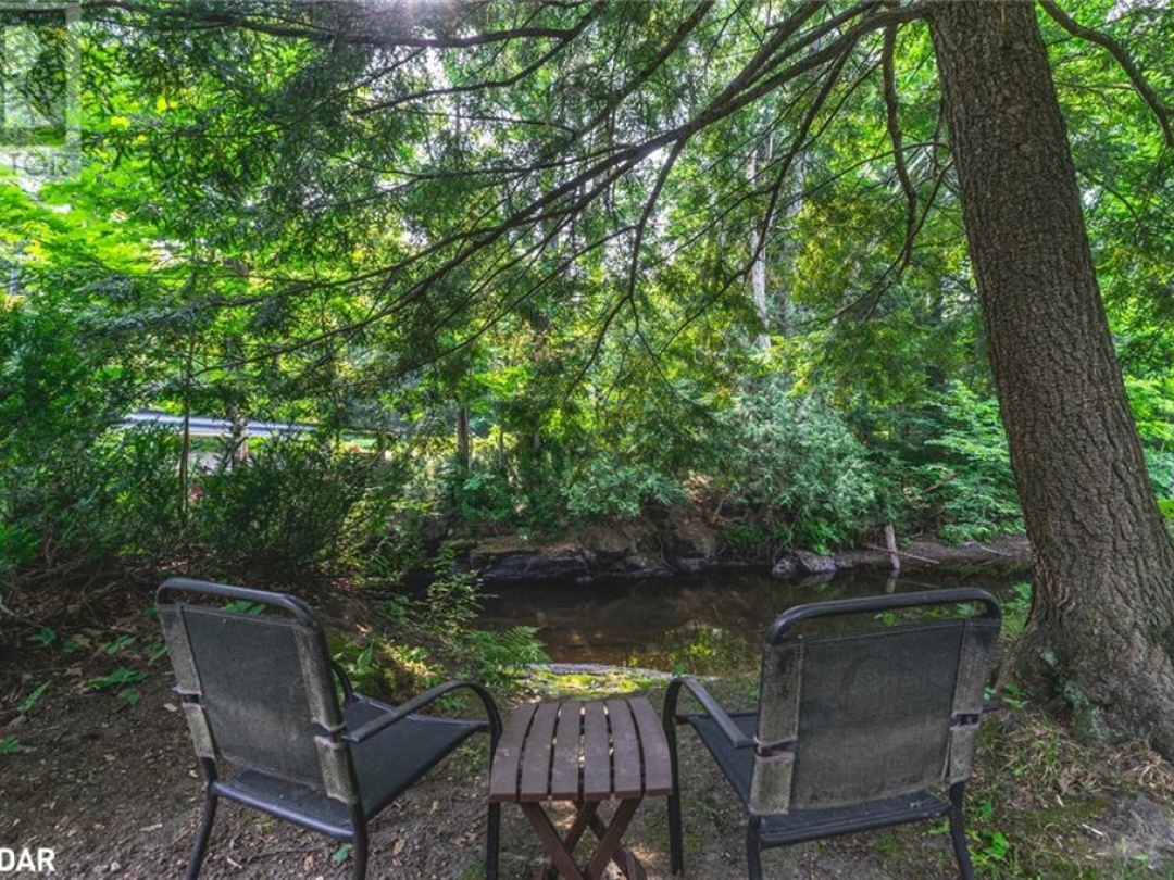 7498 ISLAND Crescent, Black River