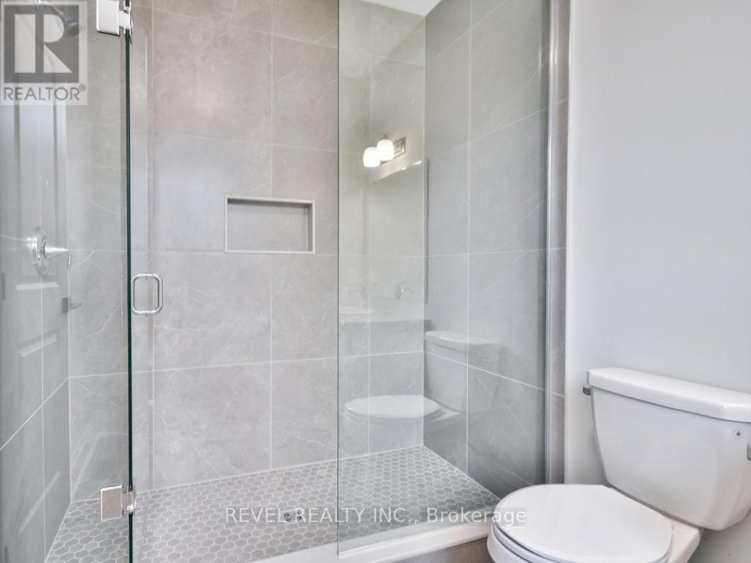 4 CLYDESDALE COURT, 