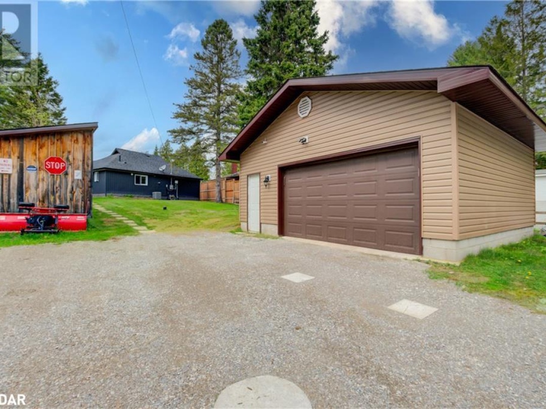1105 LAKESHORE ROAD Road, Gooderham Lake
