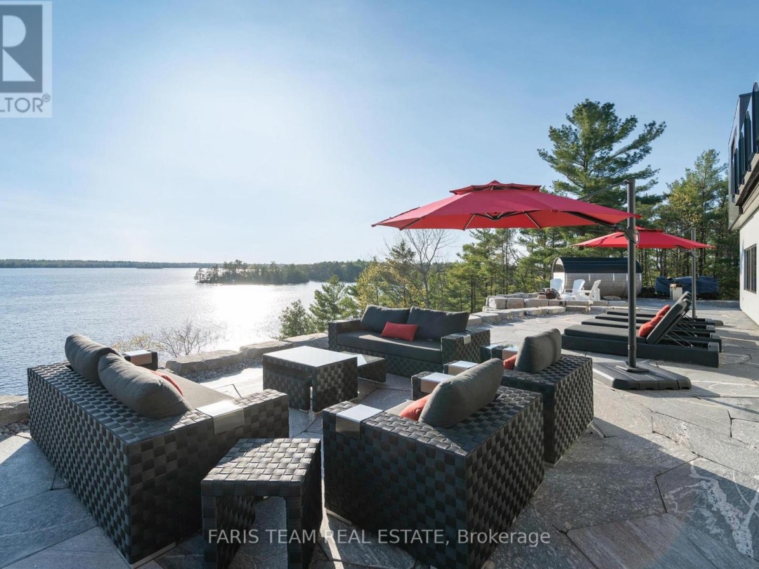 3886 East Shore Road, Gloucester Pool