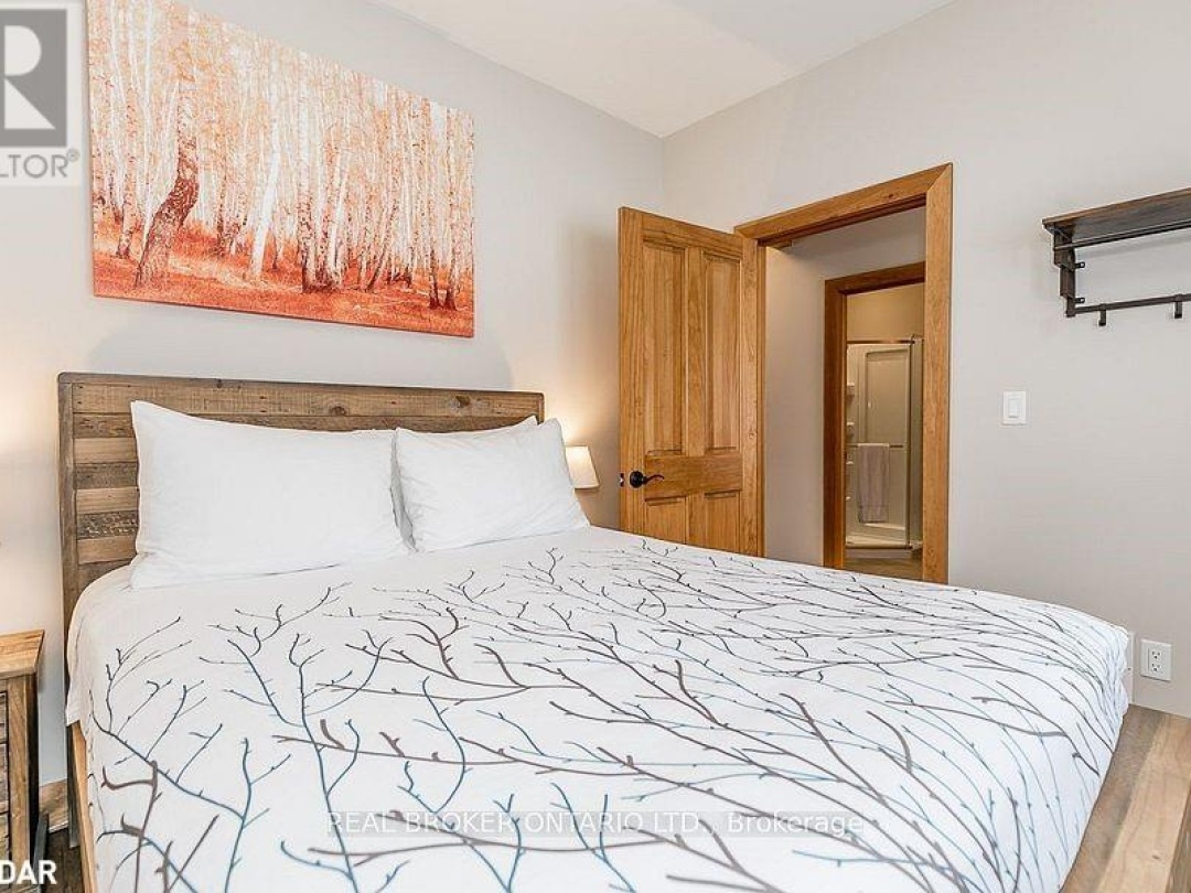 1841 Muskoka Road 118 Road W Unit# 1B, Lake Muskoka