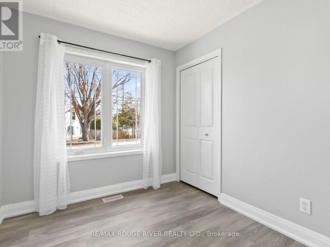 495 LAKELAND CRESCENT, 