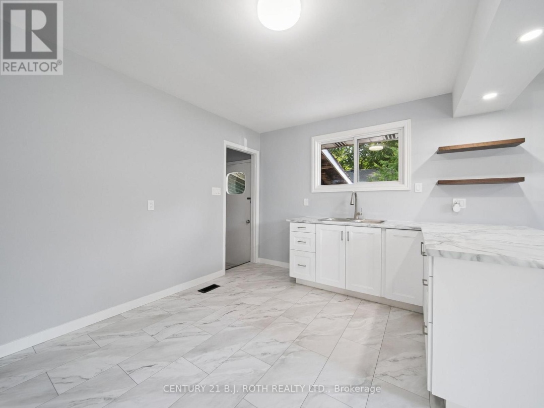 138 SIMCOE STREET, 