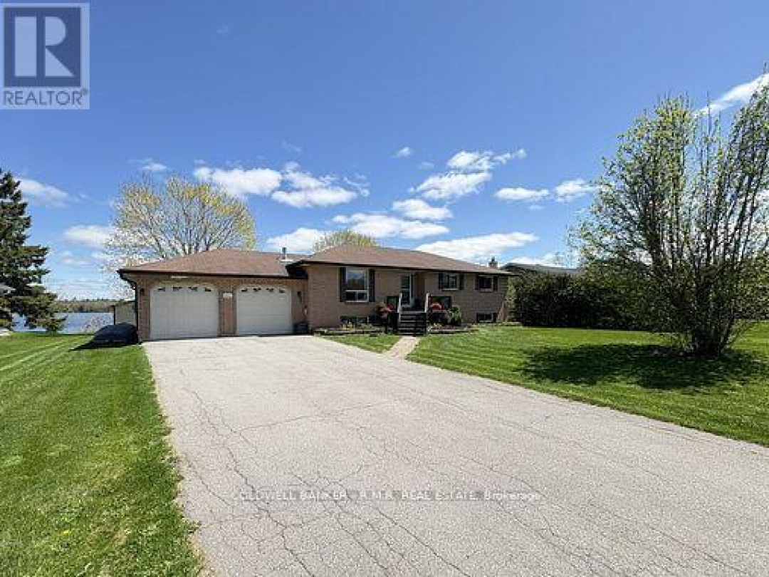 84 Pinewood Boulevard, Canal Lake
