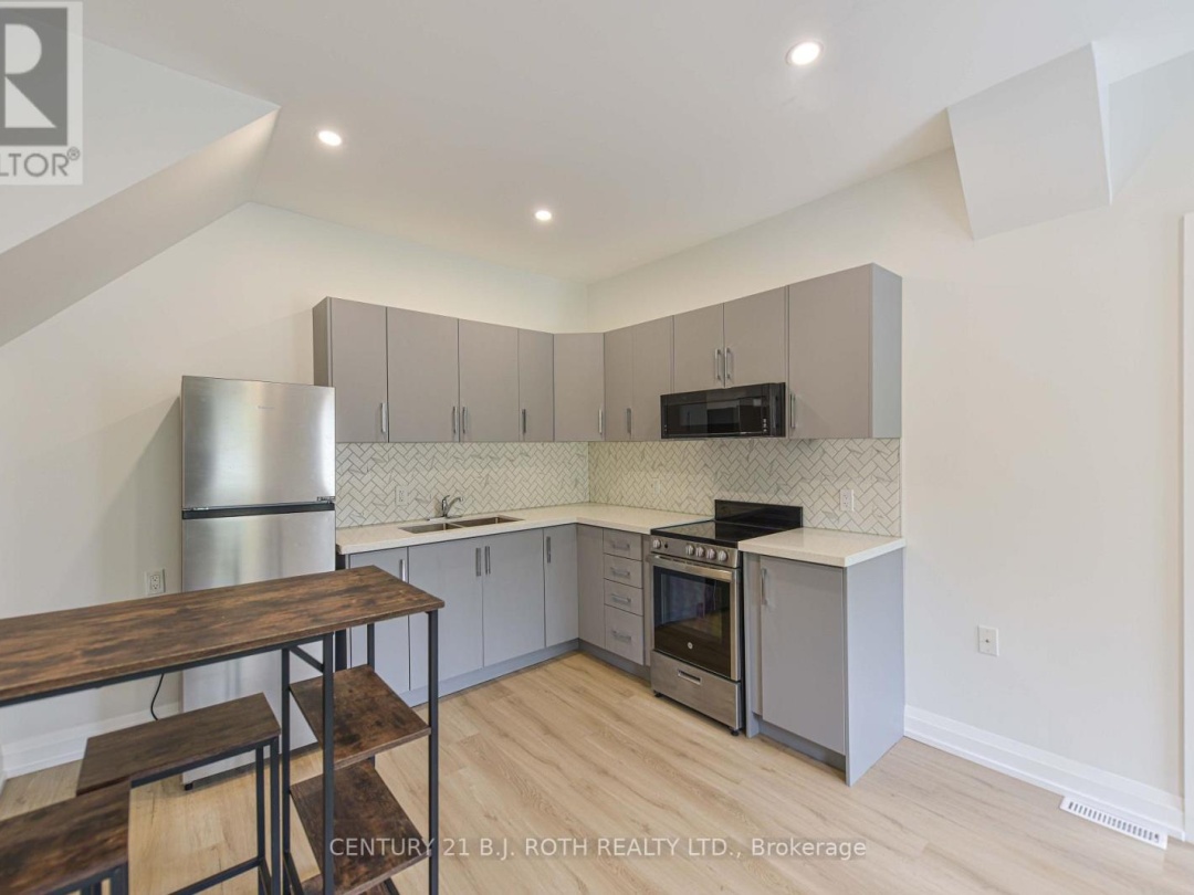 274 MISSISSAGA STREET W, 