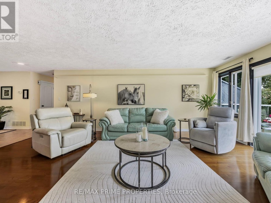 201 - 585 ATHERLEY ROAD, 