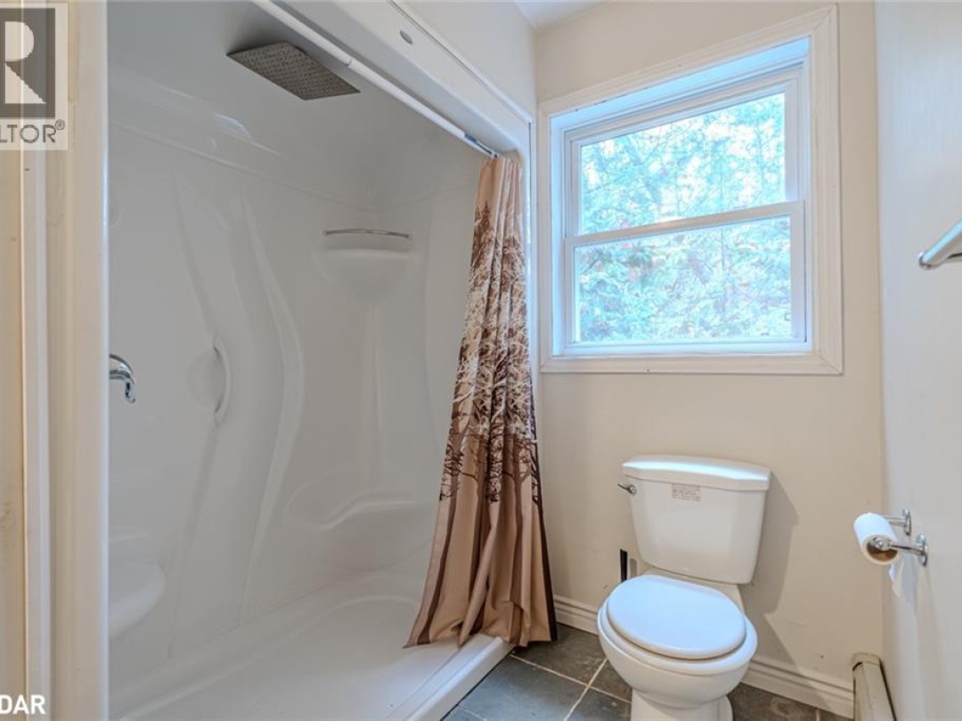 4 CLOVER Court, 